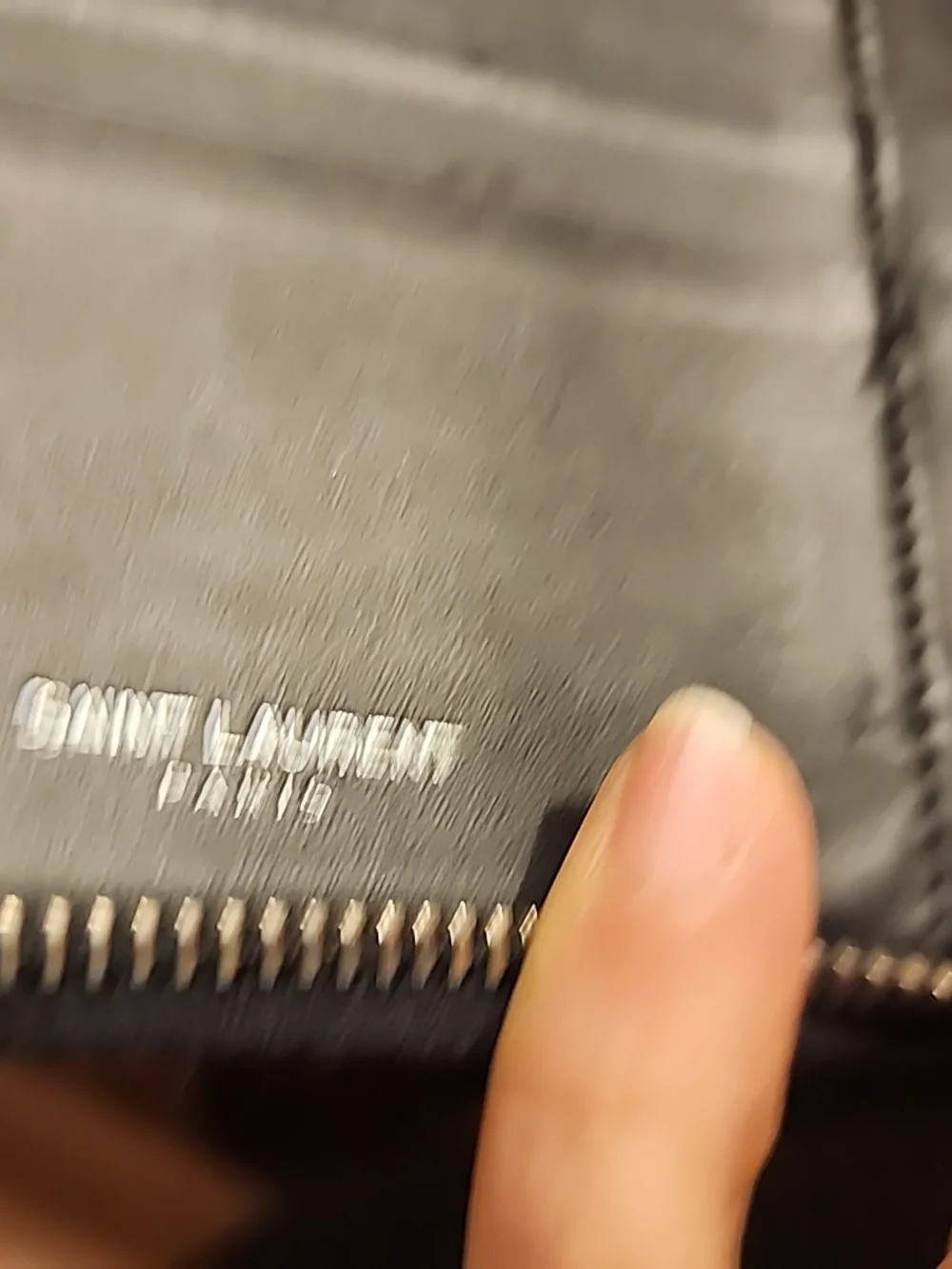 Saint Laurent studded zip-around long wallet made of black leather - Picture 11 of 16